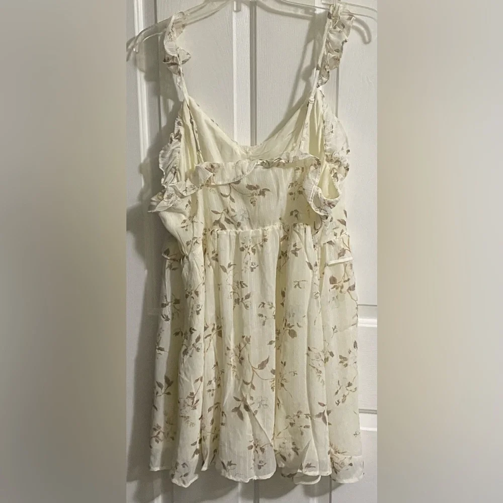 NWT.. WOMENS AND NOW THIS FLORAL RUFFLE DRESS - Picture 3 of 14